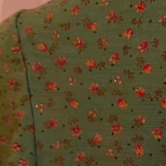 Short floral top, ruffles, crochet, pearls, & tiny glitters, trimmed neckline, S - Picture 6 of 6